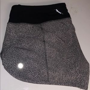Lululemon Speed short 2.5” size 6 WORN ONCE